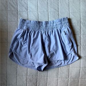 Like New! Lululemon Tracker Mid-Rise Short 4" • Size 8